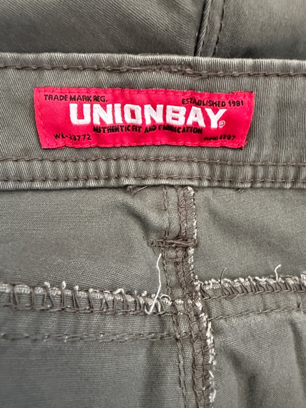 UNIONBAY Olive Green Cargo Shorts with Side Pockets NWT men’s size 40 - Picture 3 of 6